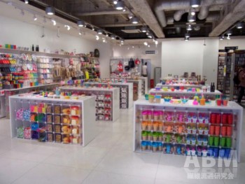 Tsutaya が Asoko と期間限定のコラボショップを開設 Apparel Business Magazine アパレル ビジネス マガジン